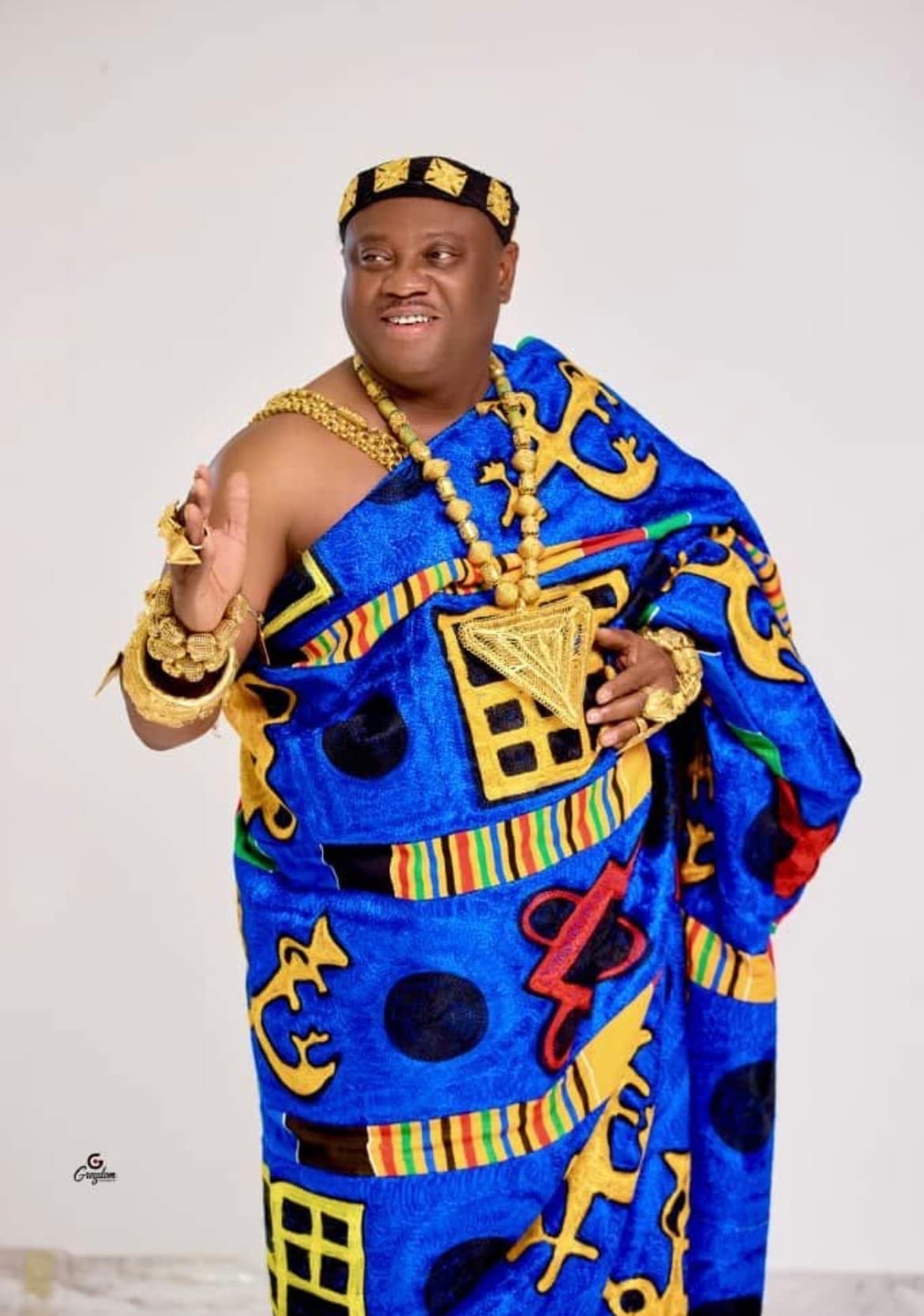 Obrempong Ameyaw Amponsem II in blue kente cloth