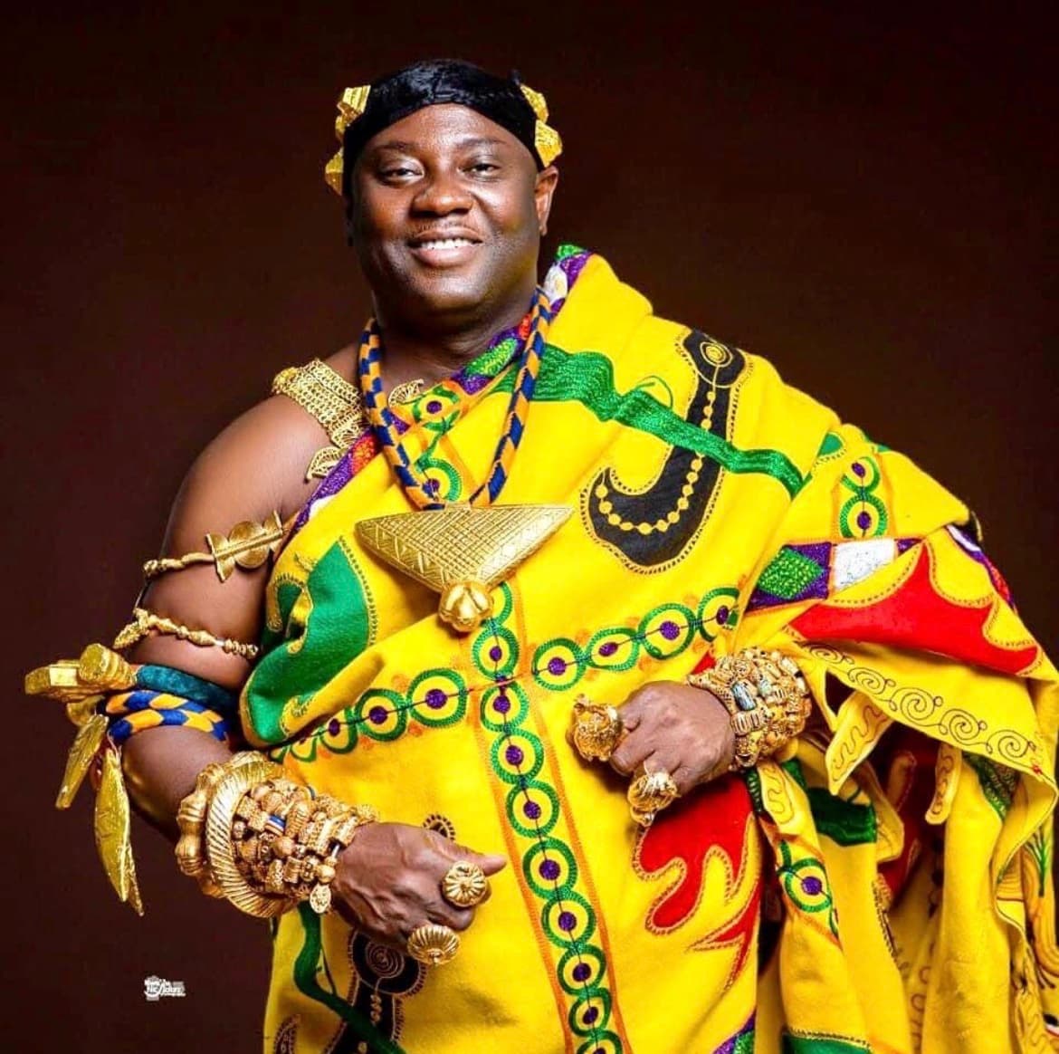 Obrempong Ameyaw Amponsem II in yellow and green kente